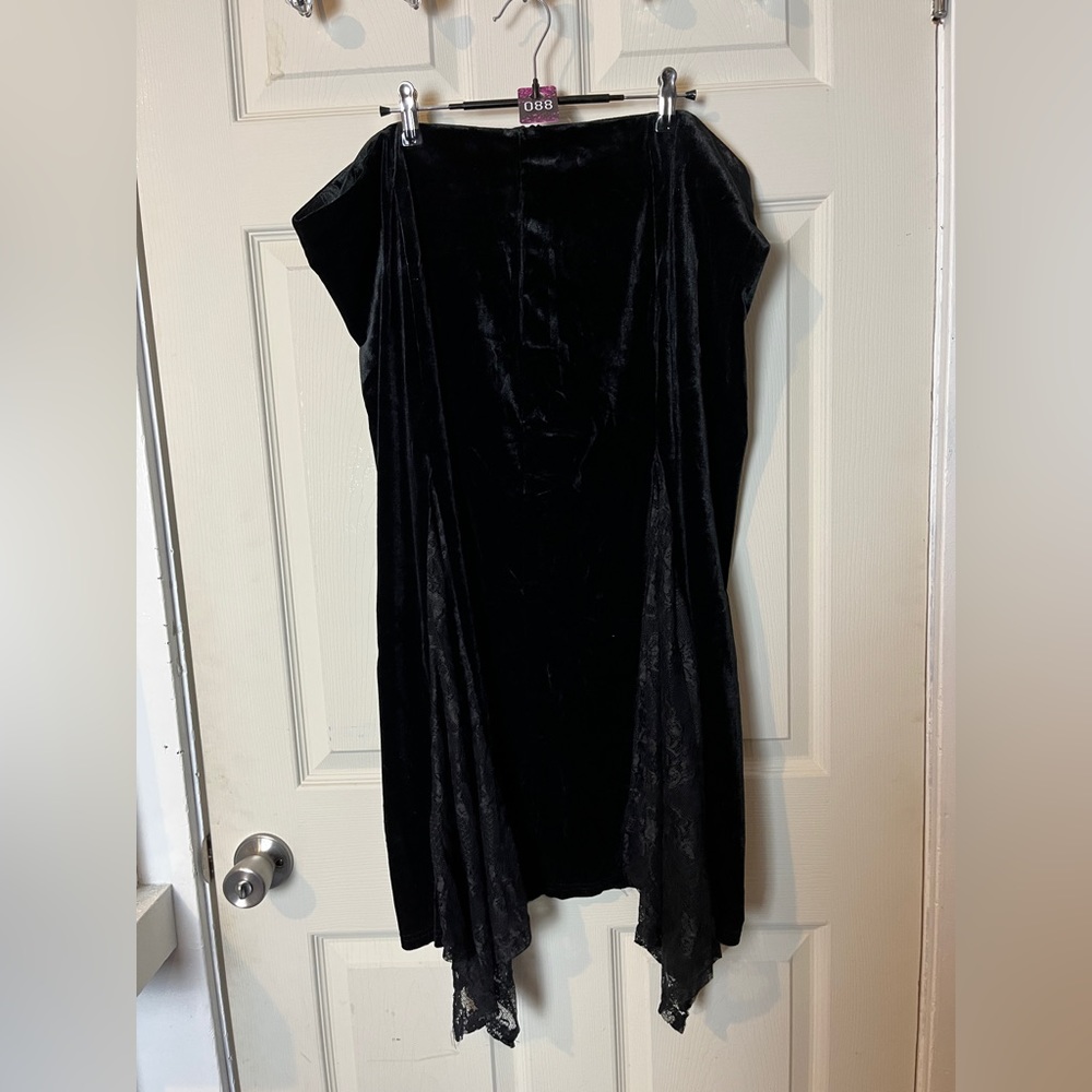 88. SHEIN Curve 4XL black skirt with lace on sides of dress with back zipper